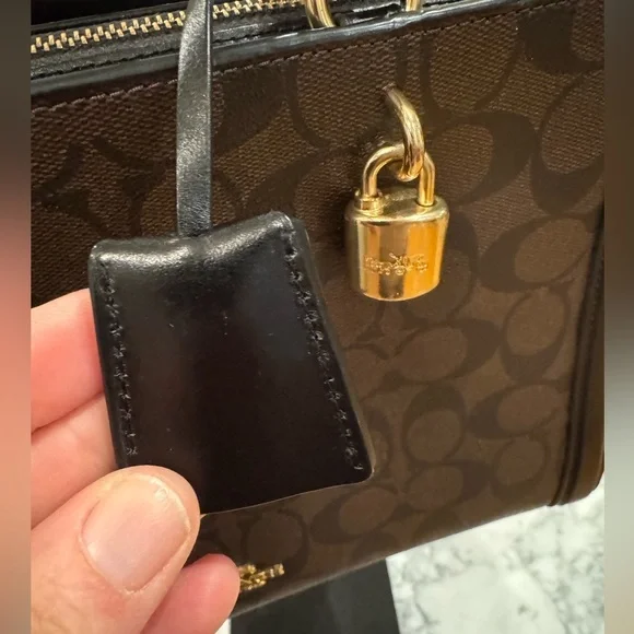 Coach - Zoe Carrycall - Black Leather and Signature Monogram Nice Condition 2019 - Picture 3 of 12